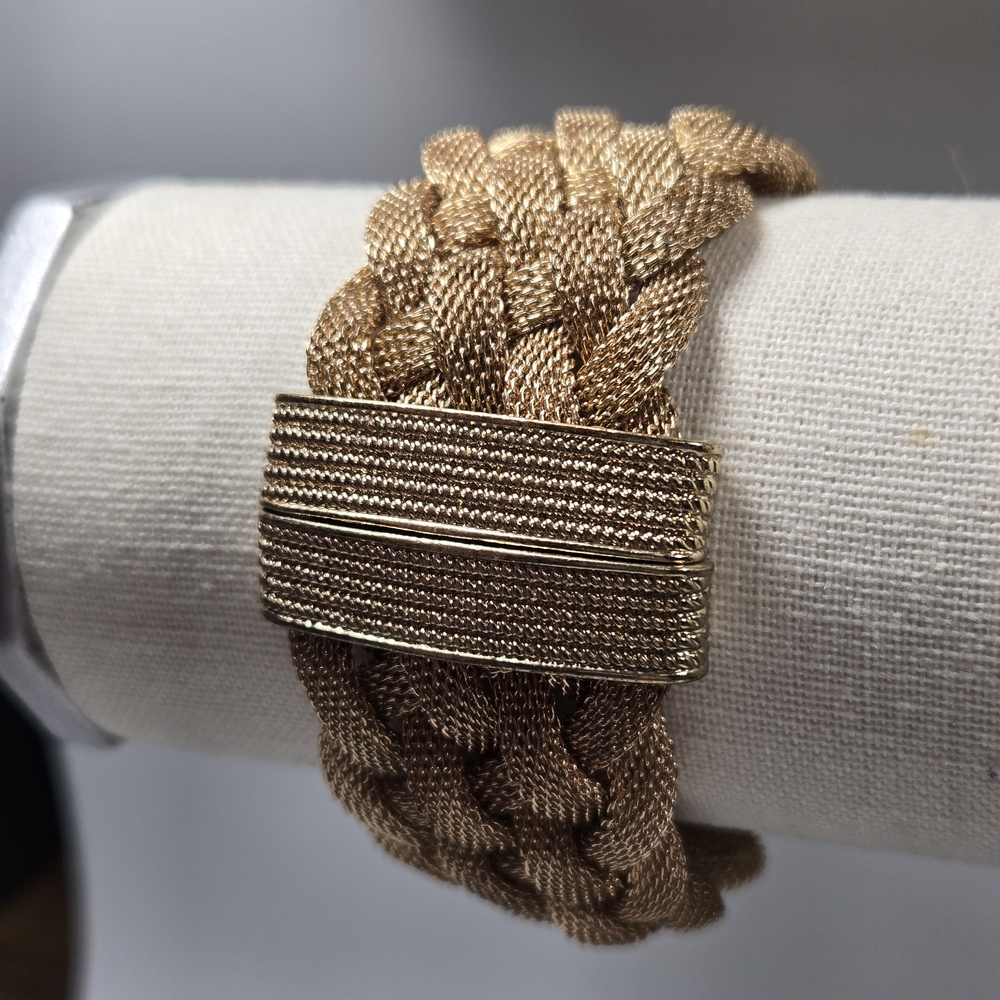 Mesh Gold tone Braided Bracelet Magnetic Closure - Picture 3 of 10